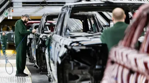 Jaguar Land Rover Vendor Network Workers Reportedly Told to Apply for Universal Credit, Union Claims